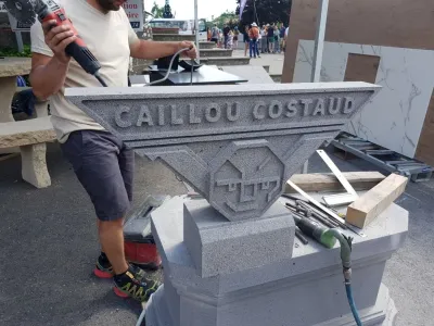 Logo Caillou Costaud